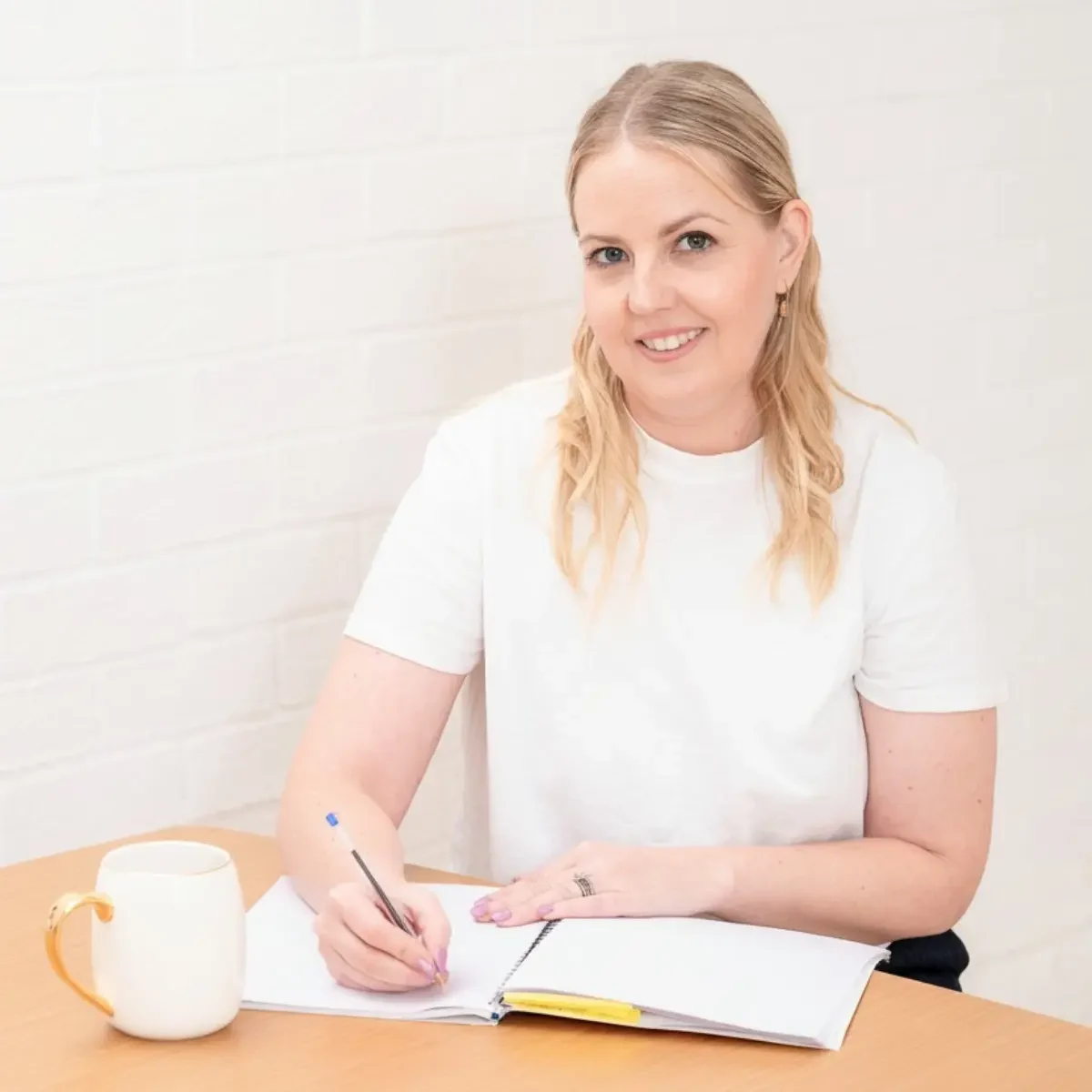 meet belinda desk writing